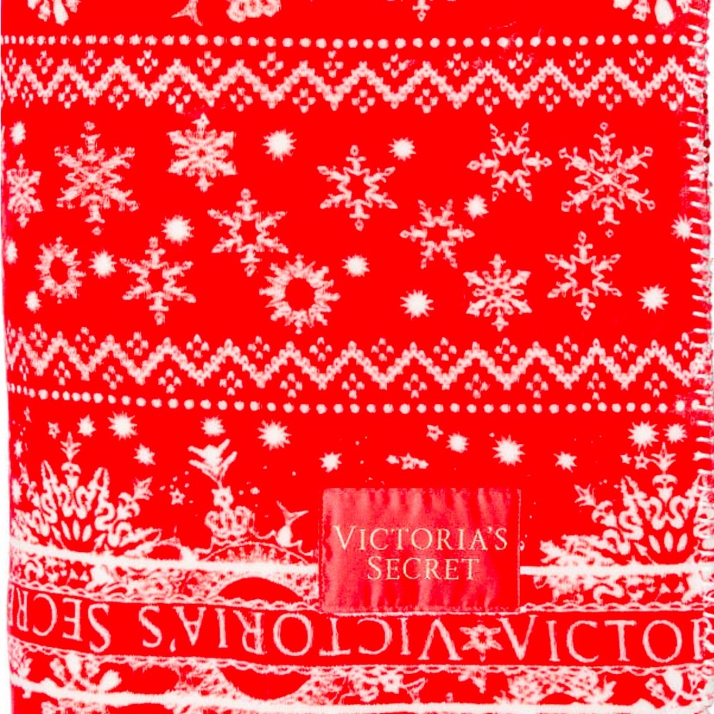 New Victoria’s Secret Sherpa Plush Fleece Blanket